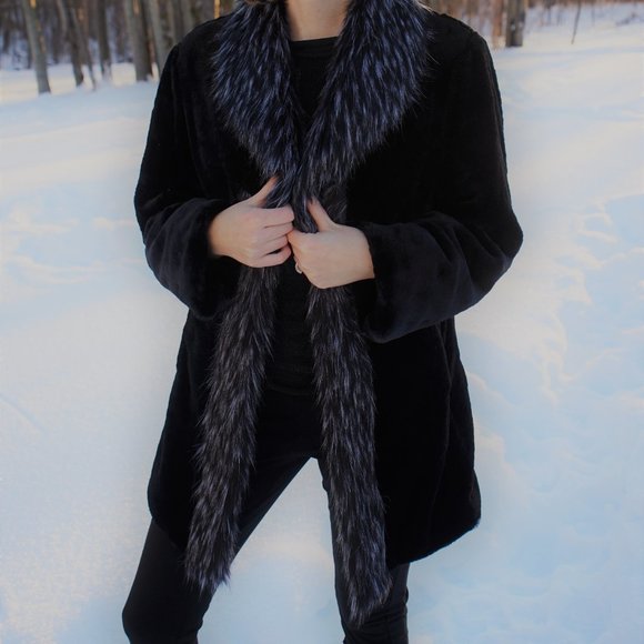 BNWT Women's Regal Faux Fur Cape in Black size L/G - Picture 3 of 7